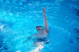 The 5 Best Workouts You Can Perform in Your Swimming Pool