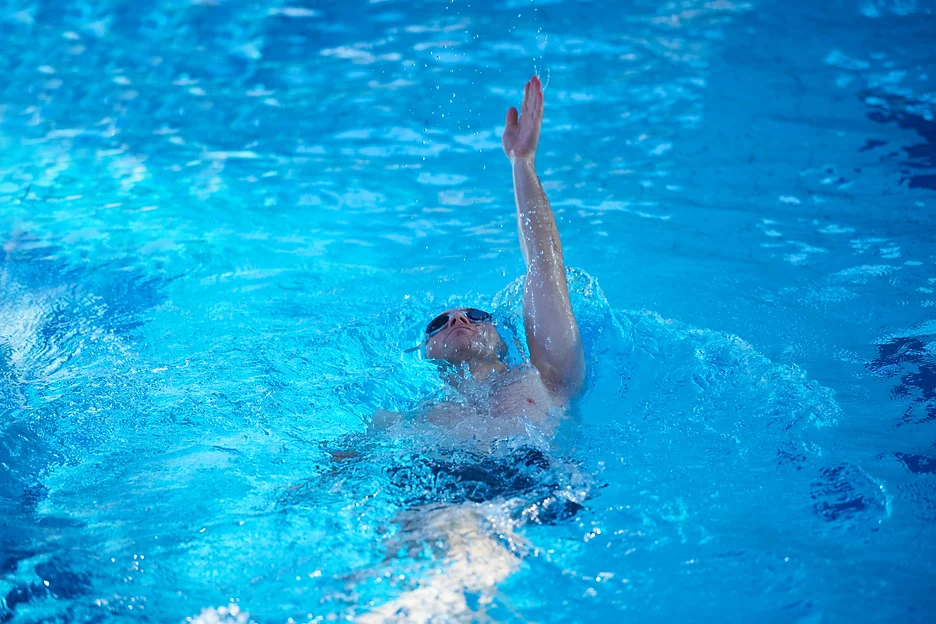 The 5 Best Workouts You Can Perform in Your Swimming Pool