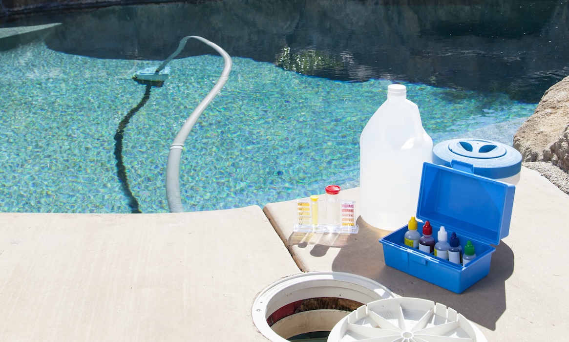 Equipment for testing the quality of pool water and cleaning a pool